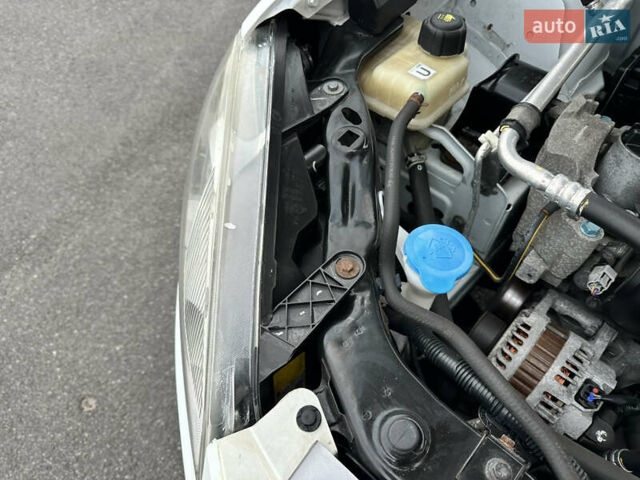 Белый Ниссан Кашкай, объемом двигателя 1.6 л и пробегом 176 тыс. км за 9999 $, фото 74 на Automoto.ua