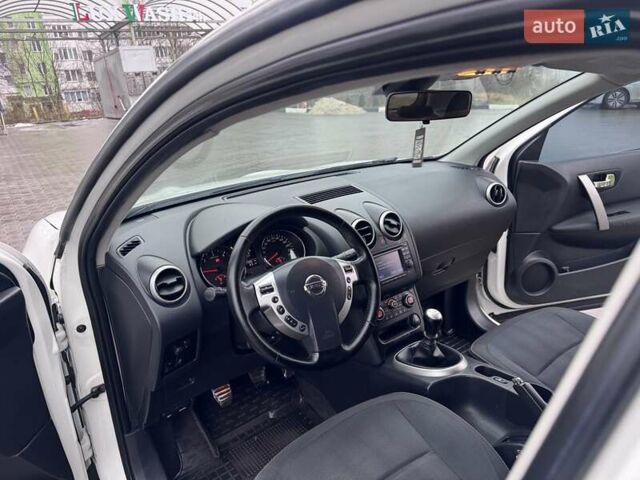 Белый Ниссан Кашкай, объемом двигателя 1.46 л и пробегом 186 тыс. км за 9600 $, фото 2 на Automoto.ua