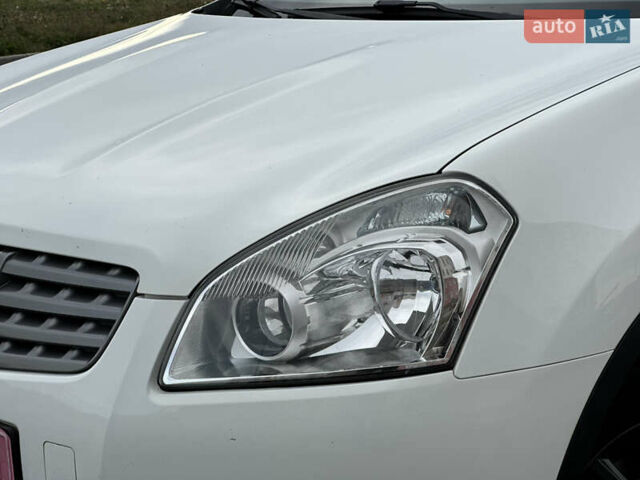 Белый Ниссан Кашкай, объемом двигателя 1.6 л и пробегом 176 тыс. км за 9999 $, фото 4 на Automoto.ua