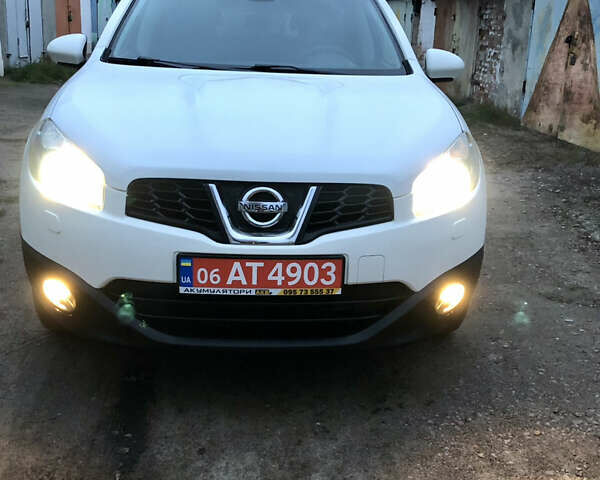 Белый Ниссан Кашкай, объемом двигателя 2 л и пробегом 195 тыс. км за 11655 $, фото 102 на Automoto.ua