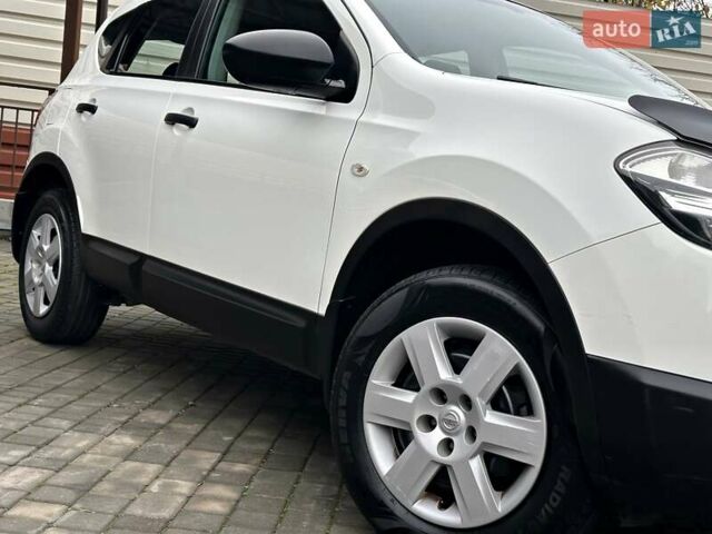 Белый Ниссан Кашкай, объемом двигателя 2 л и пробегом 122 тыс. км за 10700 $, фото 20 на Automoto.ua