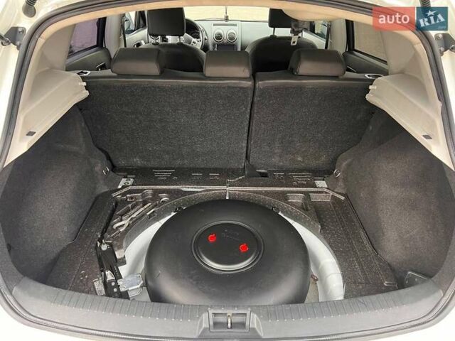 Белый Ниссан Кашкай, объемом двигателя 2 л и пробегом 227 тыс. км за 8900 $, фото 27 на Automoto.ua