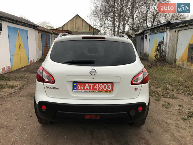 Белый Ниссан Кашкай, объемом двигателя 2 л и пробегом 195 тыс. км за 11655 $, фото 5 на Automoto.ua