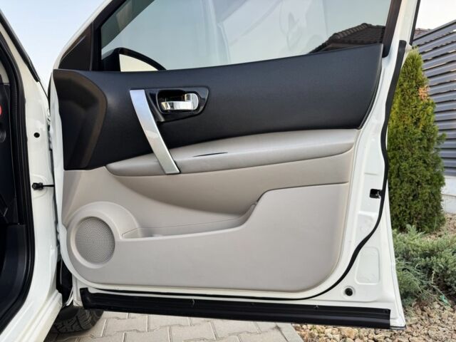 Белый Ниссан Кашкай, объемом двигателя 2 л и пробегом 157 тыс. км за 9999 $, фото 17 на Automoto.ua