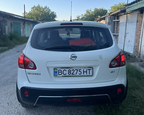 Белый Ниссан Кашкай, объемом двигателя 1.5 л и пробегом 237 тыс. км за 9300 $, фото 4 на Automoto.ua