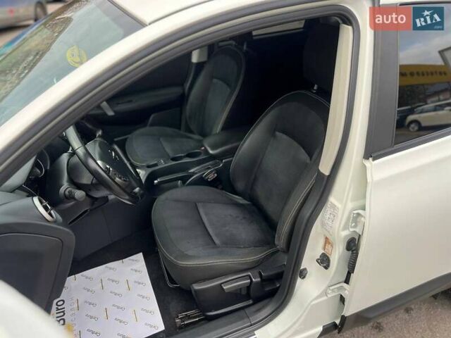 Белый Ниссан Кашкай, объемом двигателя 2 л и пробегом 227 тыс. км за 8900 $, фото 17 на Automoto.ua