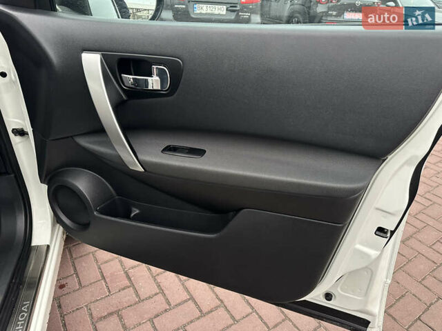 Белый Ниссан Кашкай, объемом двигателя 1.5 л и пробегом 205 тыс. км за 10500 $, фото 12 на Automoto.ua