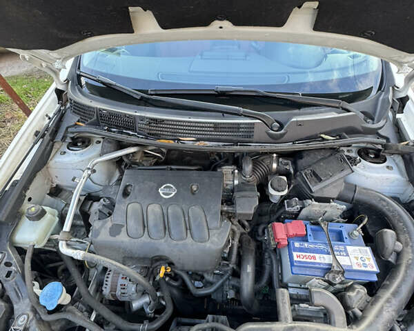 Белый Ниссан Кашкай, объемом двигателя 2 л и пробегом 101 тыс. км за 11500 $, фото 15 на Automoto.ua