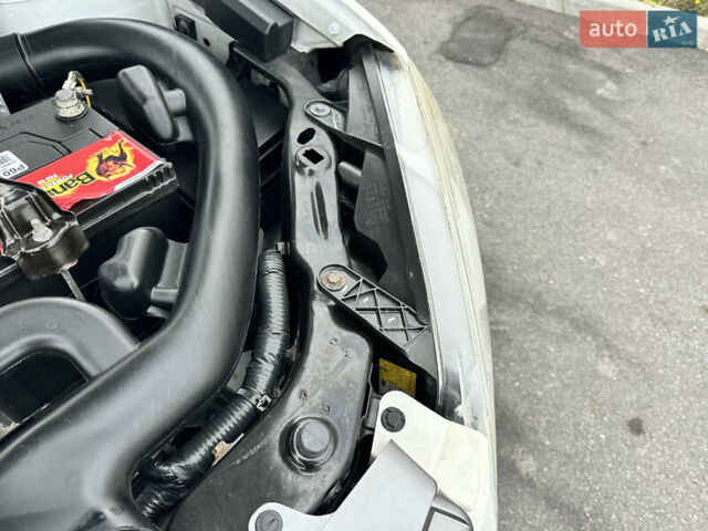 Белый Ниссан Кашкай, объемом двигателя 1.6 л и пробегом 176 тыс. км за 9999 $, фото 75 на Automoto.ua