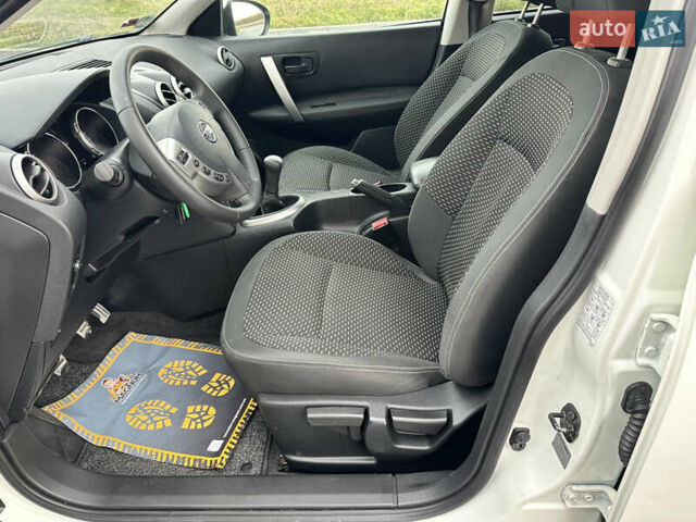 Белый Ниссан Кашкай, объемом двигателя 1.6 л и пробегом 176 тыс. км за 9999 $, фото 38 на Automoto.ua