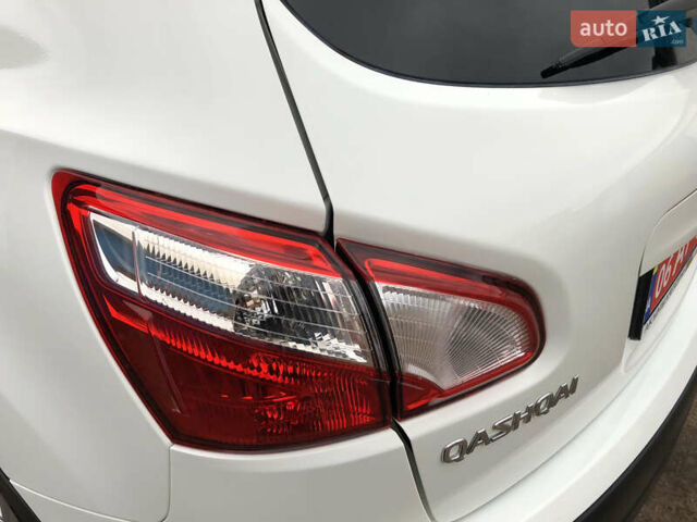 Белый Ниссан Кашкай, объемом двигателя 2 л и пробегом 195 тыс. км за 11655 $, фото 17 на Automoto.ua