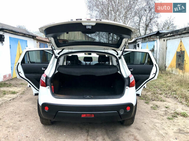 Белый Ниссан Кашкай, объемом двигателя 2 л и пробегом 195 тыс. км за 11655 $, фото 80 на Automoto.ua
