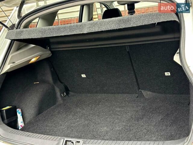 Белый Ниссан Кашкай, объемом двигателя 2 л и пробегом 122 тыс. км за 10700 $, фото 57 на Automoto.ua