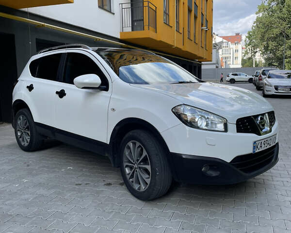 Белый Ниссан Кашкай, объемом двигателя 1.46 л и пробегом 218 тыс. км за 10000 $, фото 8 на Automoto.ua