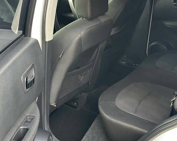 Белый Ниссан Кашкай, объемом двигателя 2 л и пробегом 119 тыс. км за 9700 $, фото 14 на Automoto.ua