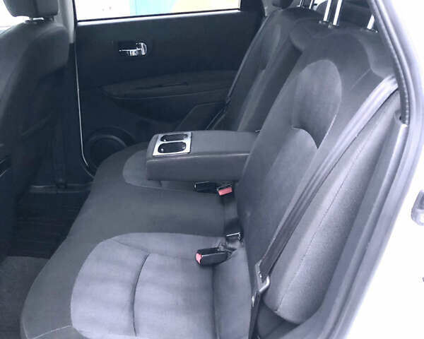 Белый Ниссан Кашкай, объемом двигателя 2 л и пробегом 195 тыс. км за 11655 $, фото 35 на Automoto.ua
