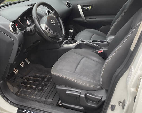 Белый Ниссан Кашкай, объемом двигателя 1.5 л и пробегом 203 тыс. км за 9800 $, фото 8 на Automoto.ua