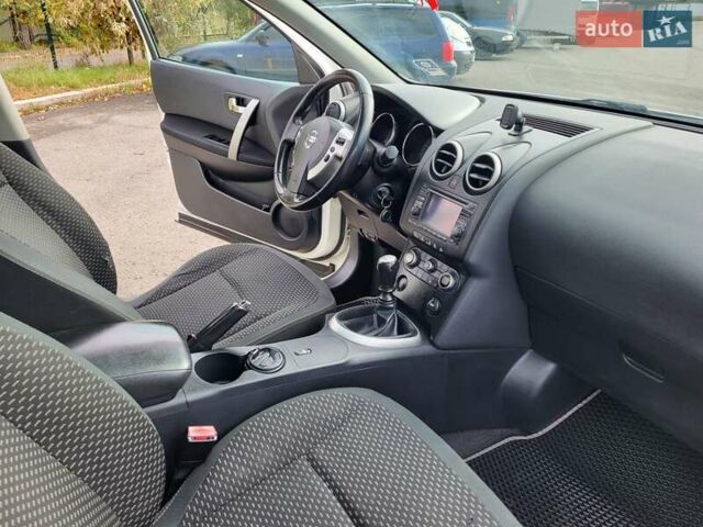 Білий Ніссан Кашкай, об'ємом двигуна 1.5 л та пробігом 217 тис. км за 9300 $, фото 109 на Automoto.ua