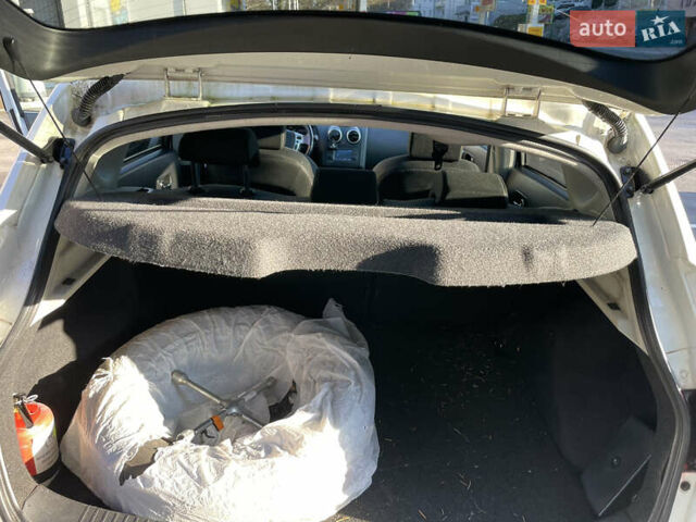 Белый Ниссан Кашкай, объемом двигателя 2 л и пробегом 133 тыс. км за 10600 $, фото 9 на Automoto.ua