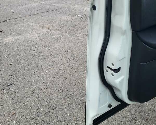 Білий Ніссан Кашкай, об'ємом двигуна 1.5 л та пробігом 217 тис. км за 9300 $, фото 102 на Automoto.ua