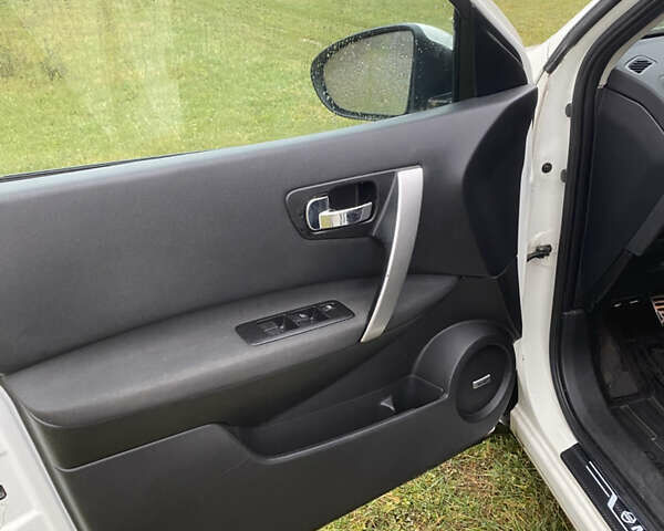 Белый Ниссан Кашкай, объемом двигателя 1.5 л и пробегом 203 тыс. км за 9800 $, фото 9 на Automoto.ua