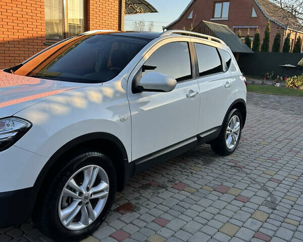 Білий Ніссан Кашкай, об'ємом двигуна 1.5 л та пробігом 186 тис. км за 10500 $, фото 6 на Automoto.ua