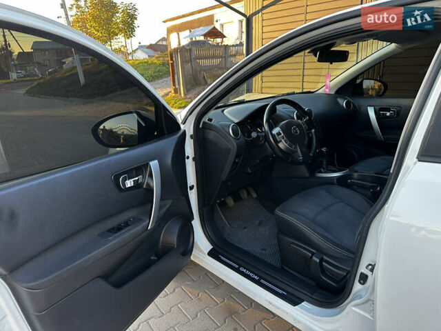 Белый Ниссан Кашкай, объемом двигателя 1.5 л и пробегом 230 тыс. км за 9700 $, фото 35 на Automoto.ua