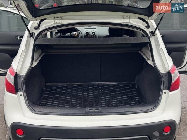Белый Ниссан Кашкай, объемом двигателя 1.46 л и пробегом 186 тыс. км за 9600 $, фото 16 на Automoto.ua