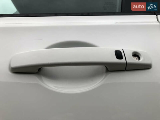 Белый Ниссан Кашкай, объемом двигателя 2 л и пробегом 195 тыс. км за 11655 $, фото 18 на Automoto.ua