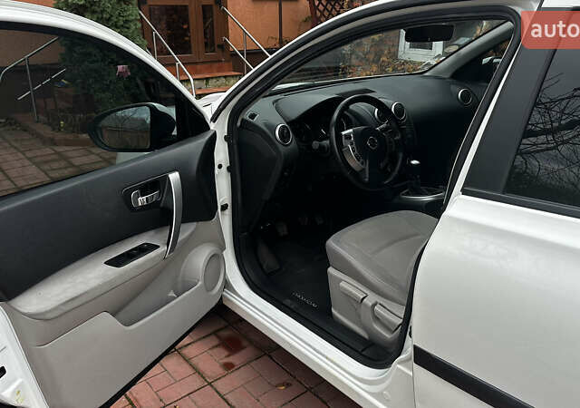 Білий Ніссан Кашкай, об'ємом двигуна 1.46 л та пробігом 229 тис. км за 10300 $, фото 9 на Automoto.ua