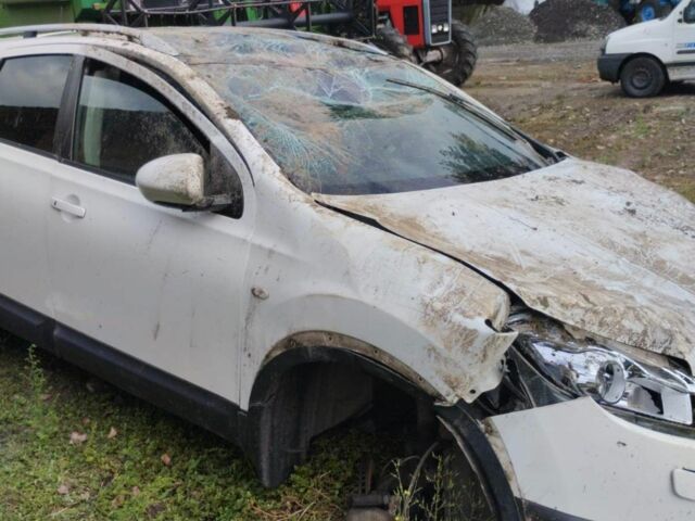 Белый Ниссан Кашкай, объемом двигателя 0 л и пробегом 100 тыс. км за 3500 $, фото 4 на Automoto.ua