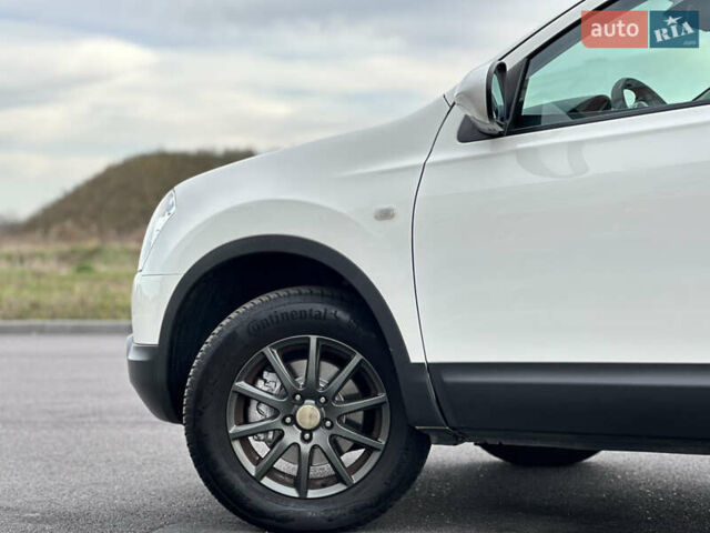 Белый Ниссан Кашкай, объемом двигателя 1.6 л и пробегом 176 тыс. км за 9999 $, фото 17 на Automoto.ua