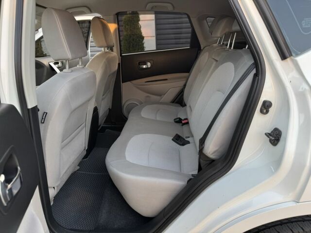 Белый Ниссан Кашкай, объемом двигателя 2 л и пробегом 157 тыс. км за 9999 $, фото 19 на Automoto.ua