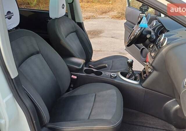 Белый Ниссан Кашкай, объемом двигателя 1.6 л и пробегом 227 тыс. км за 10800 $, фото 31 на Automoto.ua