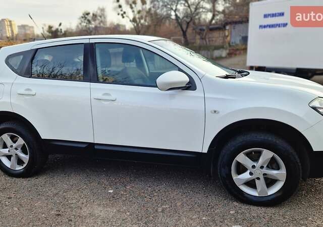 Білий Ніссан Кашкай, об'ємом двигуна 2 л та пробігом 115 тис. км за 9900 $, фото 30 на Automoto.ua