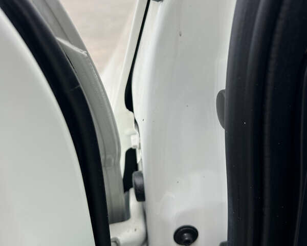 Белый Ниссан Кашкай, объемом двигателя 1.6 л и пробегом 170 тыс. км за 10555 $, фото 14 на Automoto.ua