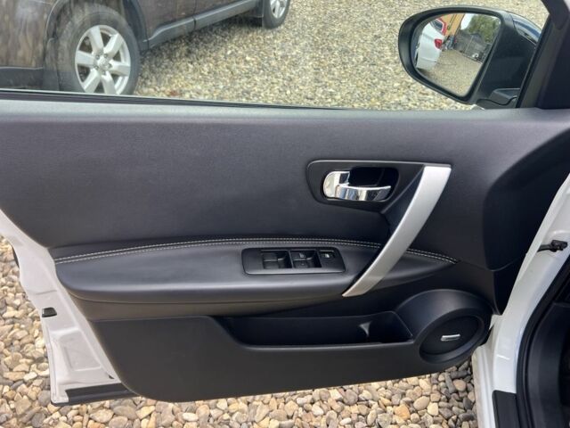 Белый Ниссан Кашкай, объемом двигателя 2 л и пробегом 215 тыс. км за 10499 $, фото 6 на Automoto.ua