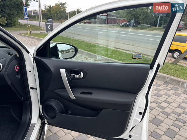 Белый Ниссан Кашкай, объемом двигателя 1.6 л и пробегом 198 тыс. км за 9999 $, фото 33 на Automoto.ua