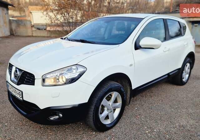 Білий Ніссан Кашкай, об'ємом двигуна 2 л та пробігом 115 тис. км за 9900 $, фото 33 на Automoto.ua