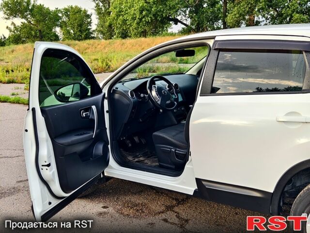 Белый Ниссан Кашкай, объемом двигателя 1.6 л и пробегом 157 тыс. км за 10600 $, фото 7 на Automoto.ua