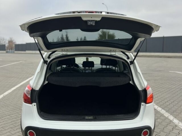 Белый Ниссан Кашкай, объемом двигателя 1.6 л и пробегом 170 тыс. км за 10555 $, фото 13 на Automoto.ua