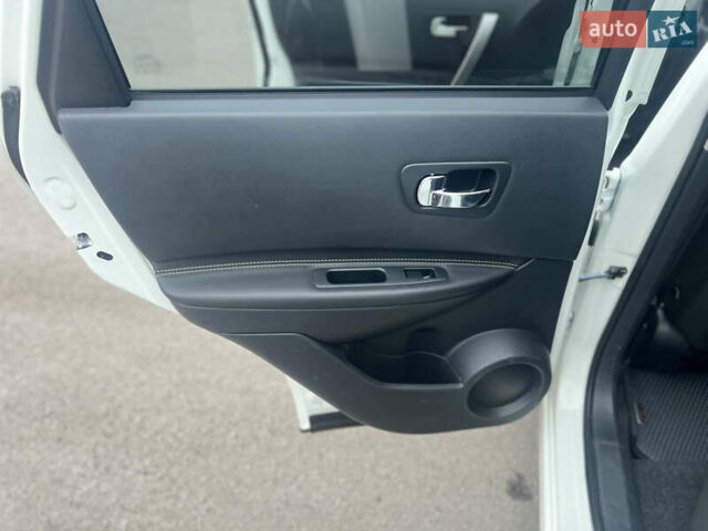 Белый Ниссан Кашкай, объемом двигателя 2 л и пробегом 190 тыс. км за 12000 $, фото 17 на Automoto.ua