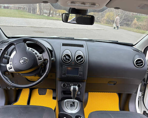 Білий Ніссан Кашкай, об'ємом двигуна 2 л та пробігом 147 тис. км за 12300 $, фото 15 на Automoto.ua