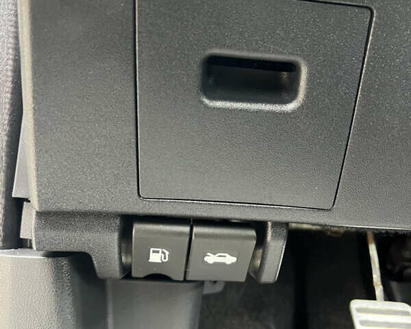 Белый Ниссан Кашкай, объемом двигателя 1.6 л и пробегом 170 тыс. км за 10555 $, фото 18 на Automoto.ua