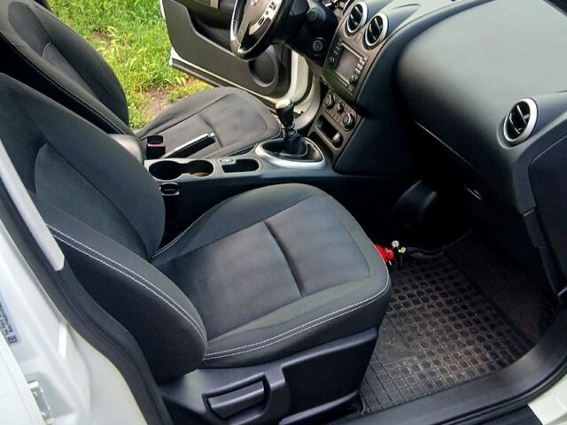 Белый Ниссан Кашкай, объемом двигателя 1.5 л и пробегом 274 тыс. км за 11300 $, фото 7 на Automoto.ua