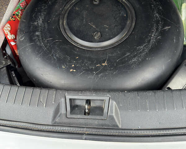 Білий Ніссан Кашкай, об'ємом двигуна 2 л та пробігом 147 тис. км за 12300 $, фото 18 на Automoto.ua