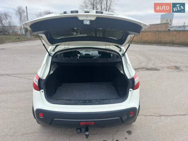 Белый Ниссан Кашкай, объемом двигателя 2 л и пробегом 190 тыс. км за 12000 $, фото 39 на Automoto.ua