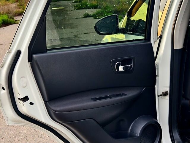 Белый Ниссан Кашкай, объемом двигателя 1.6 л и пробегом 157 тыс. км за 10600 $, фото 10 на Automoto.ua