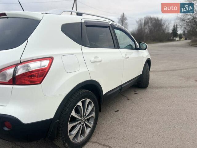 Белый Ниссан Кашкай, объемом двигателя 2 л и пробегом 190 тыс. км за 12000 $, фото 11 на Automoto.ua