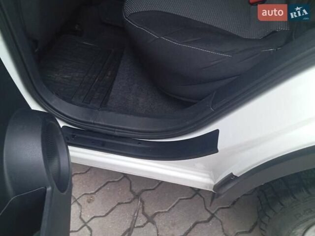 Белый Ниссан Кашкай, объемом двигателя 2 л и пробегом 127 тыс. км за 11800 $, фото 31 на Automoto.ua